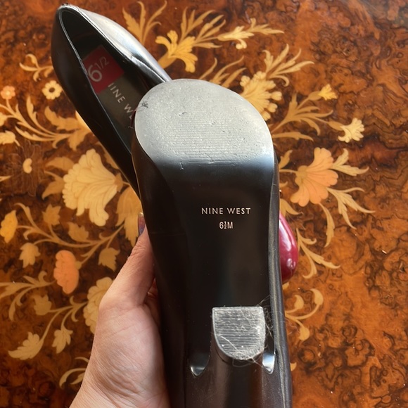 NINE WEST sz6.5 patent & leather cap toe work pumps heels - Picture 2 of 4